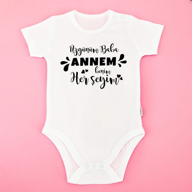Anneye Hediye Esprili Pamuk Kısa Kollu Bebek Body - %100 Pamuklu Kumaş