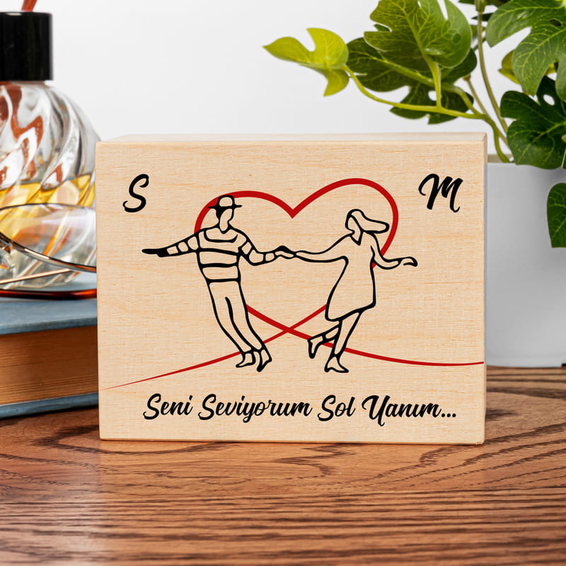 Aşk Sarhoşu Sevgililer Tasarımlı Ahşap Müzik Kutusu