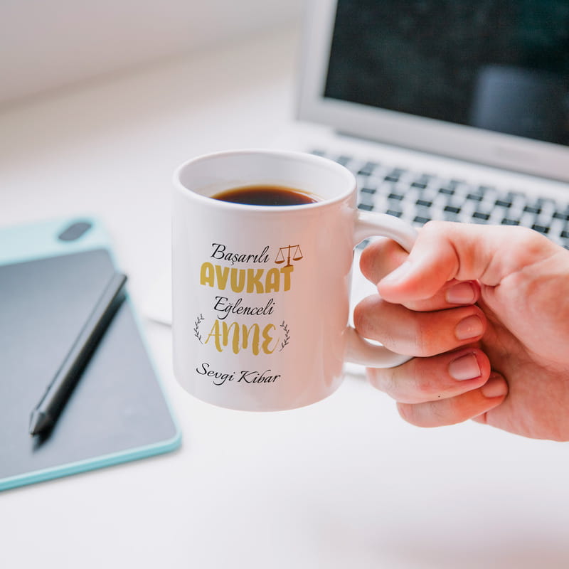 Avukat Anneye Hediye İsme Özel Esprili Kupa Bardak