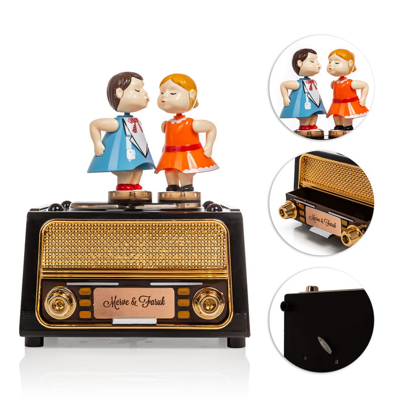 Dans Eden Çift Müzik Kutusu