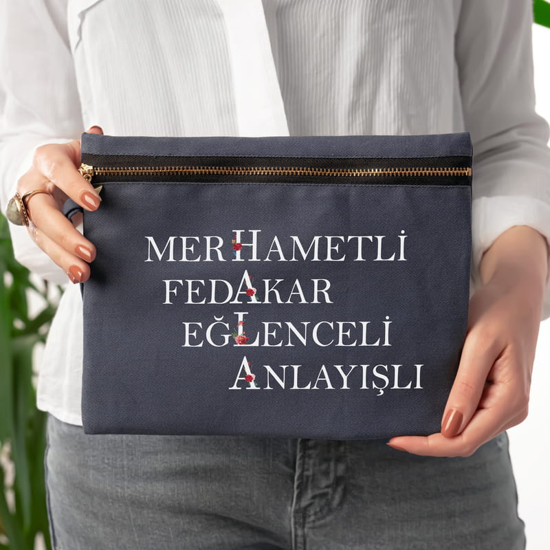 Hala Tanımı Akrostiş Tasarımlı Kanvas Makyaj Çantası