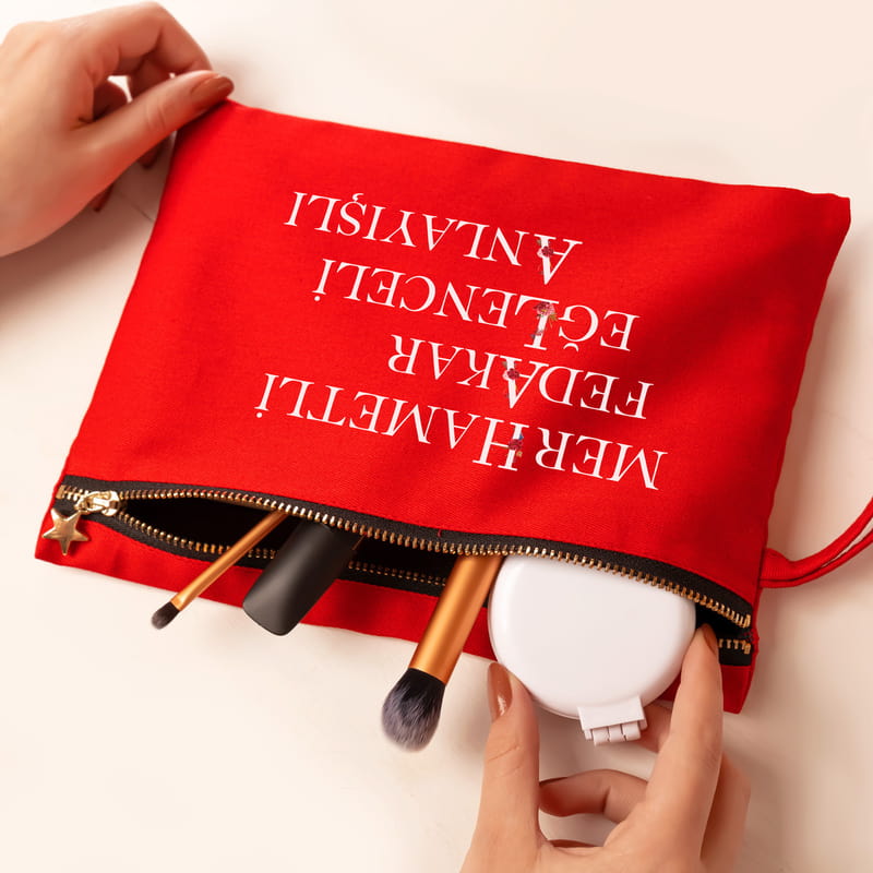 Hala Tanımı Akrostiş Tasarımlı Kanvas Makyaj Çantası