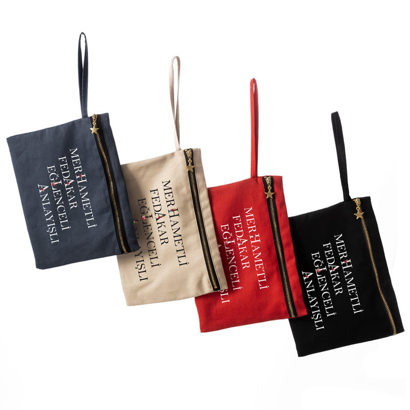 Hala Tanımı Akrostiş Tasarımlı Kanvas Makyaj Çantası