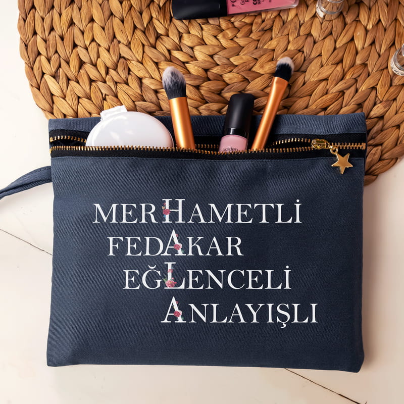 Hala Tanımı Akrostiş Tasarımlı Kanvas Makyaj Çantası