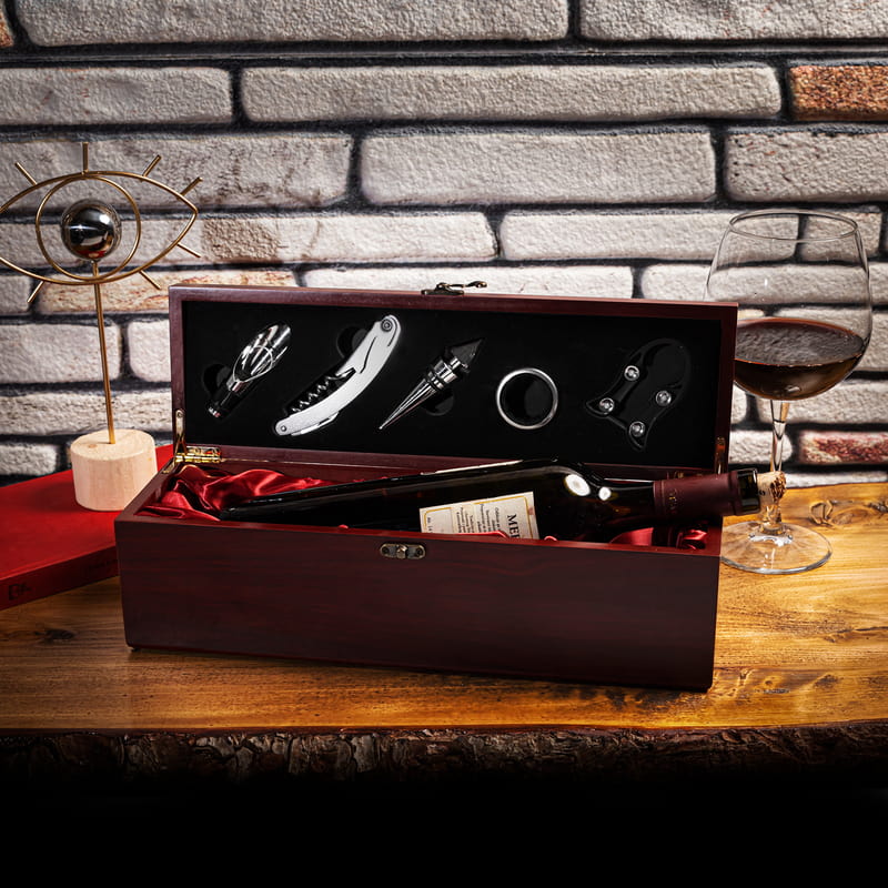 İsme Özel İmza Tasarımlı Şarap Kutusu ve Aksesuar Seti