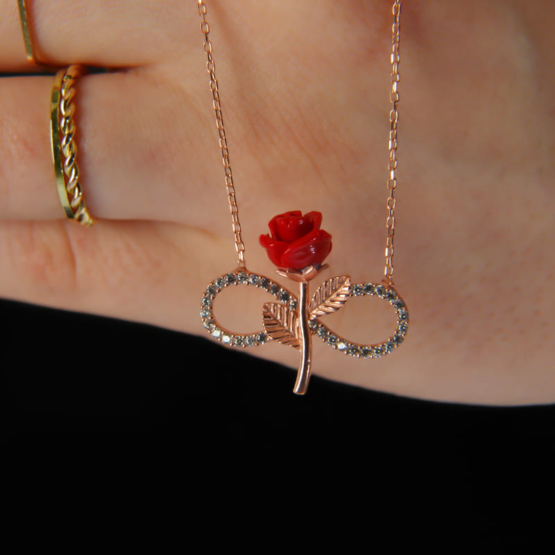 Kırmızı Gül Tasarımlı Aşkın Sonsuzluğu Sevgiliye Hediye Gümüş Kolye