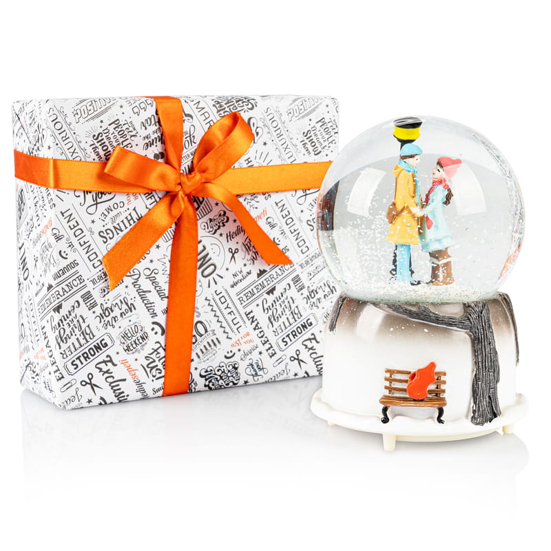 Kız Arkadaşa Sevgililer Günü Hediyesi Müzik ve Işıklı Kar Küresi