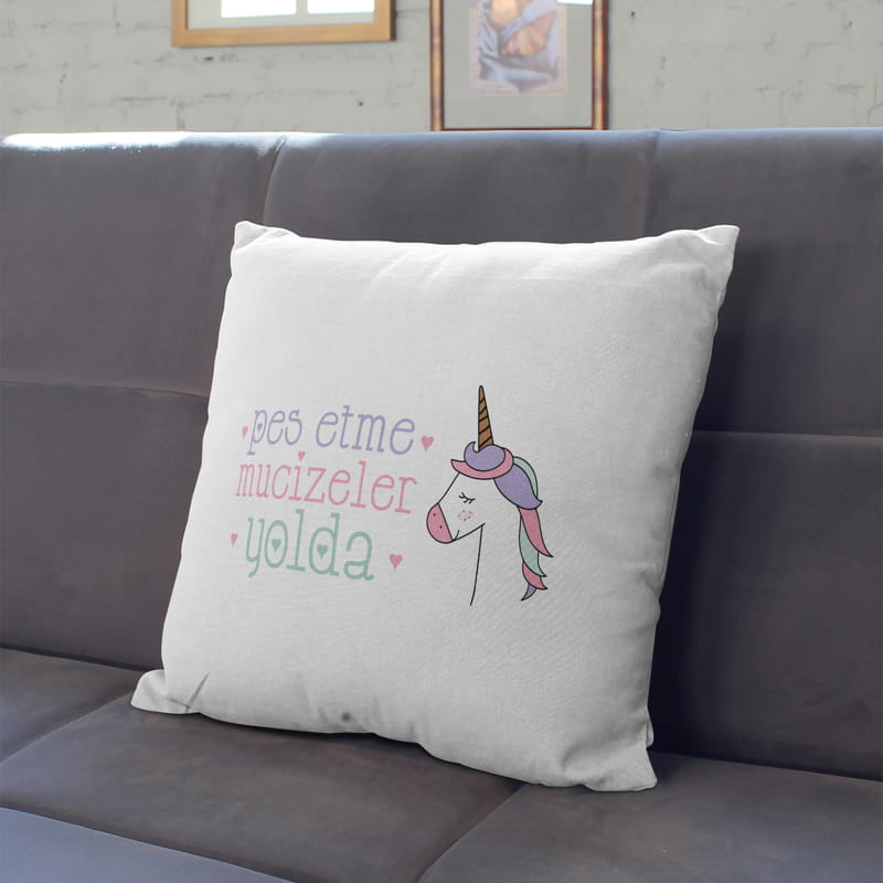 Pes Etme Mucizeler Yolda Unicorn Tasarım Yastık