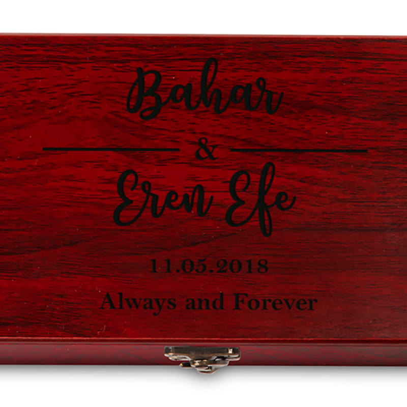 Çiftlere Özel İsim Yazılı Şarap Kutusu ve Aksesuar Seti