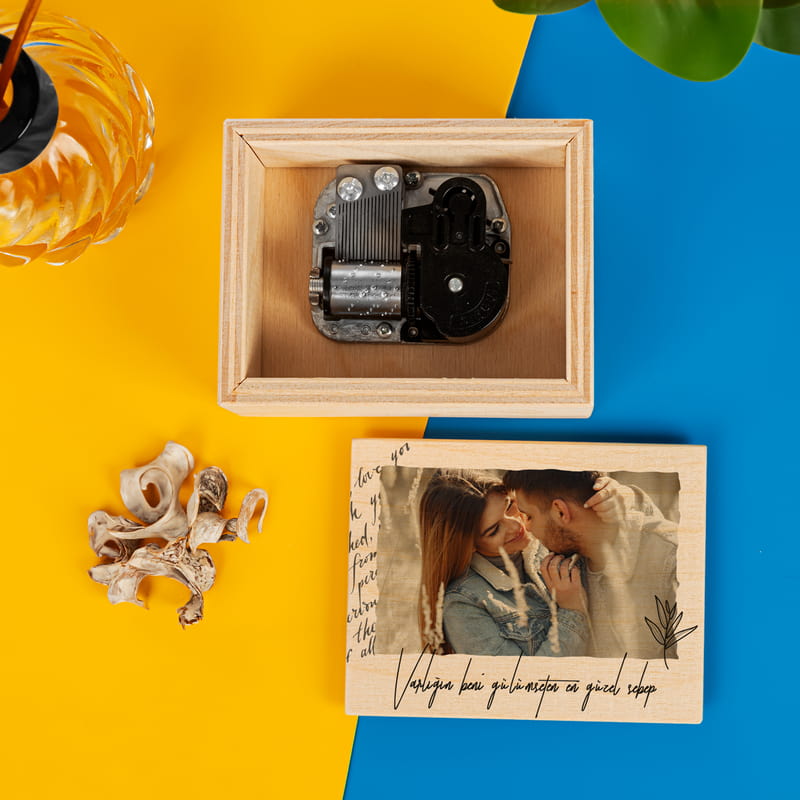 Sevgiliye Hediyesi Fotoğraf ve Mesajlı Ahşap Müzik Kutusu