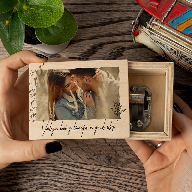 Sevgiliye Hediyesi Fotoğraf ve Mesajlı Ahşap Müzik Kutusu