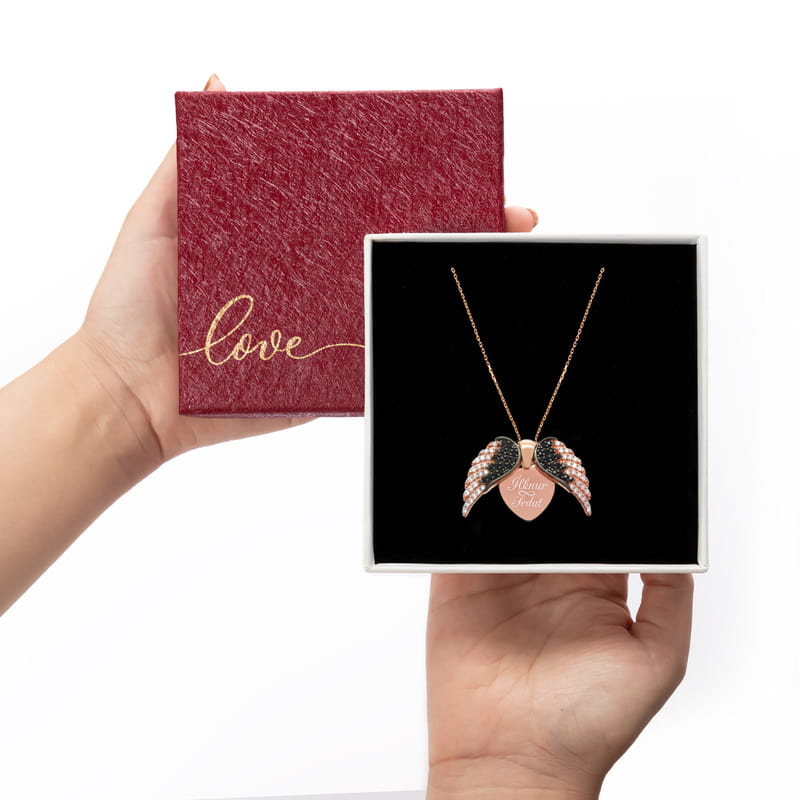 Sevgiliye Kalbimdeki Sır İsim Yazılı Melek Kanadı Gümüş Kolye