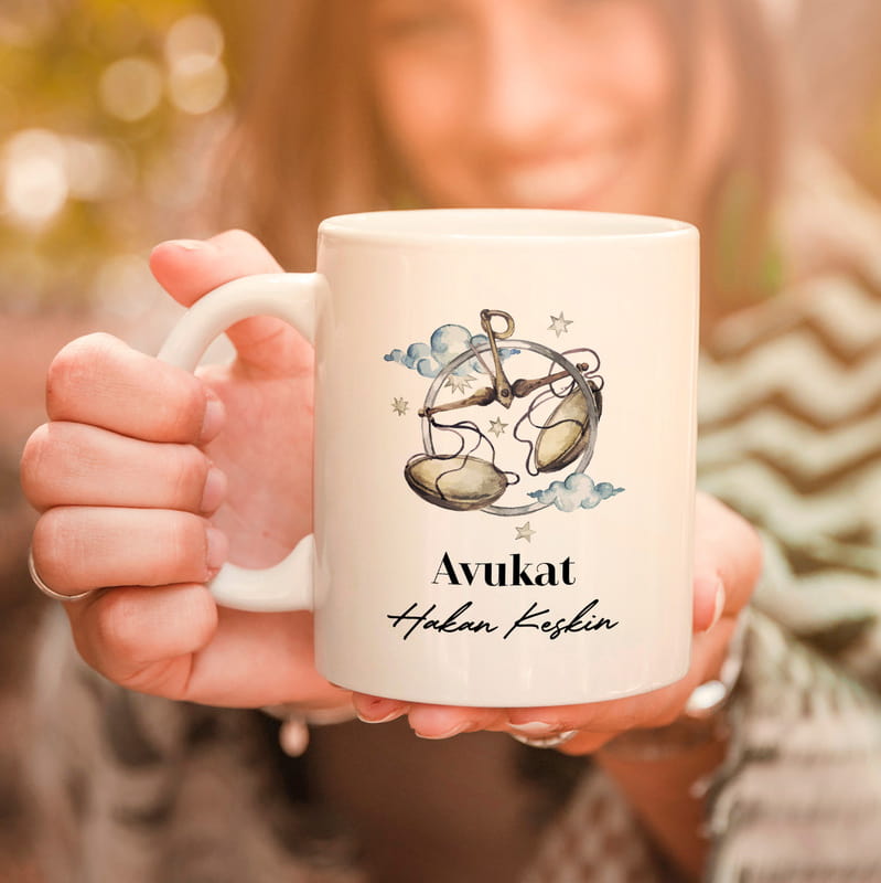 Avukat Arkadaşa Hediye İsim Yazılı Porselen Kupa