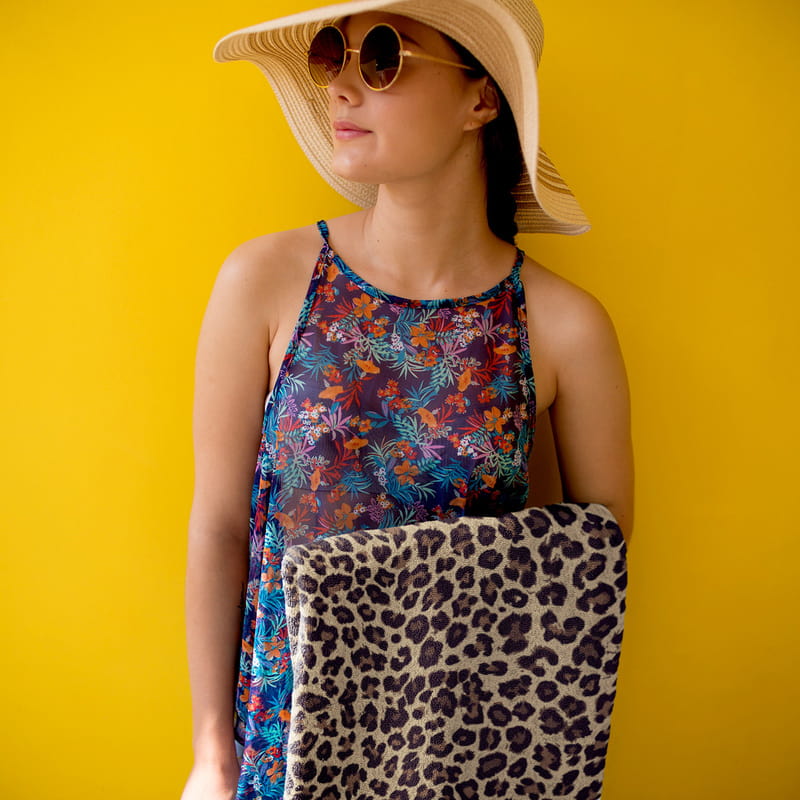 İsim Yazılı Leopar Desenli Plaj Havlusu