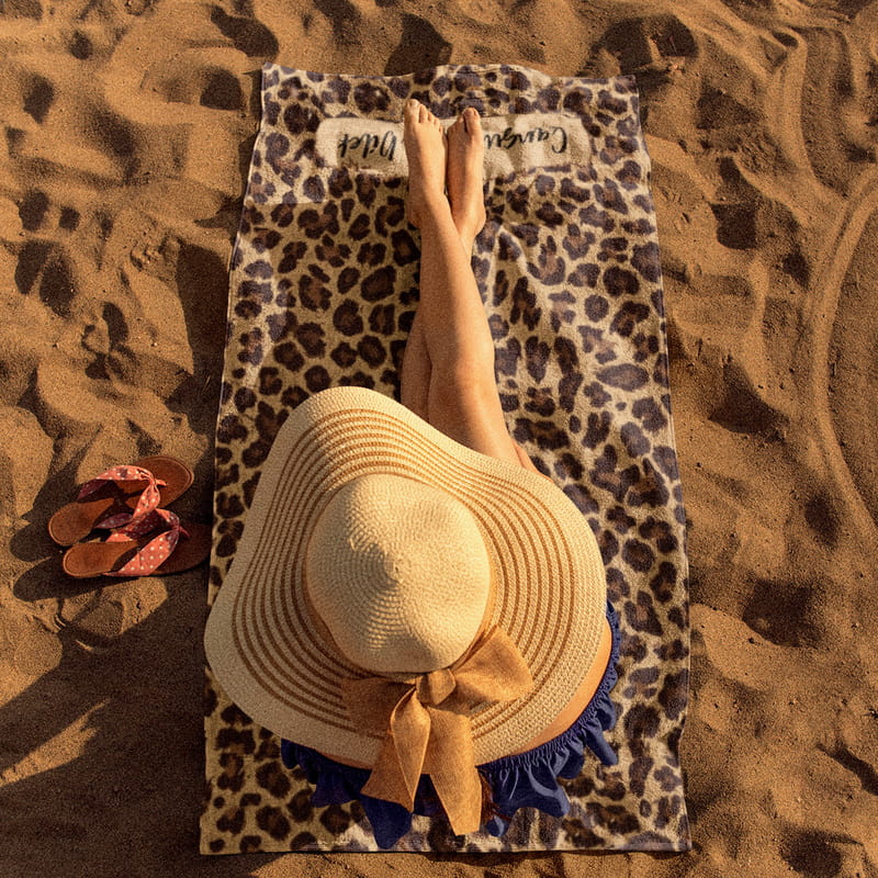 İsim Yazılı Leopar Desenli Plaj Havlusu