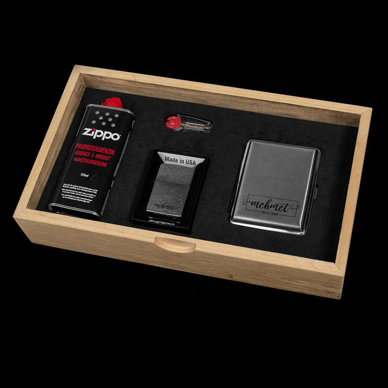 İsme Özel Ahşap Kutulu Orijinal Zippo Çakmak ve Tabaka Seti