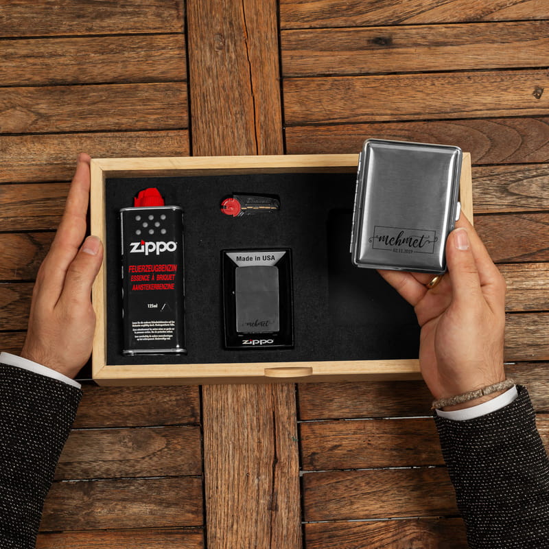 İsme Özel Ahşap Kutulu Orijinal Zippo Çakmak ve Tabaka Seti