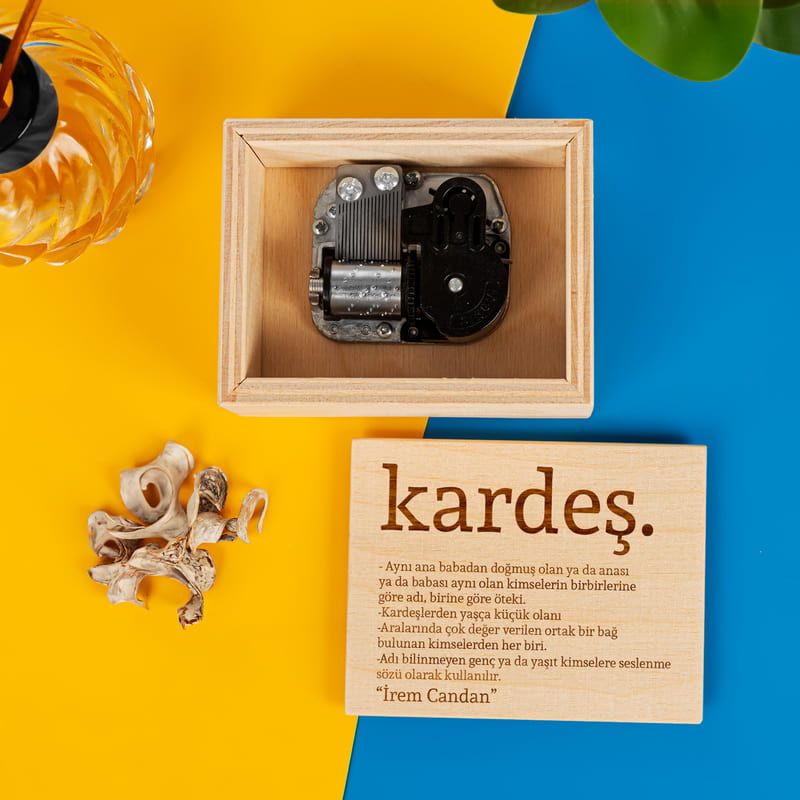 Kardeş Anlamlı Kişiye Özel Ahşap Müzik Kutusu