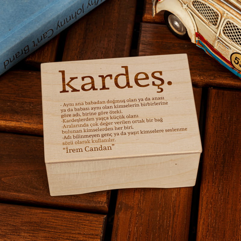 Kardeş Anlamlı Kişiye Özel Ahşap Müzik Kutusu