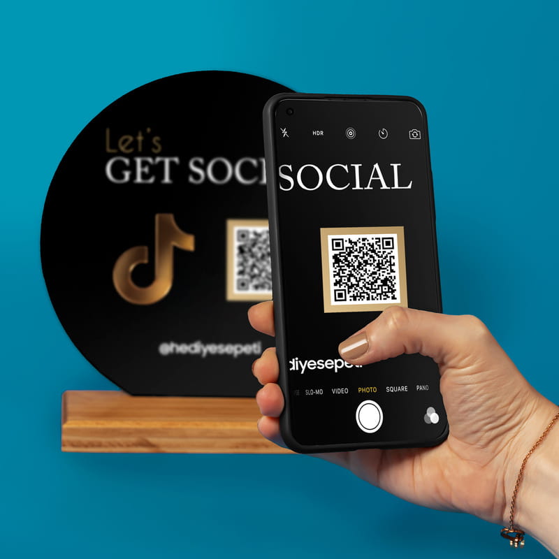 Sosyal Medya Tasarımlı Ahşap Kaideli QR Kodlu Akrilik Plaket