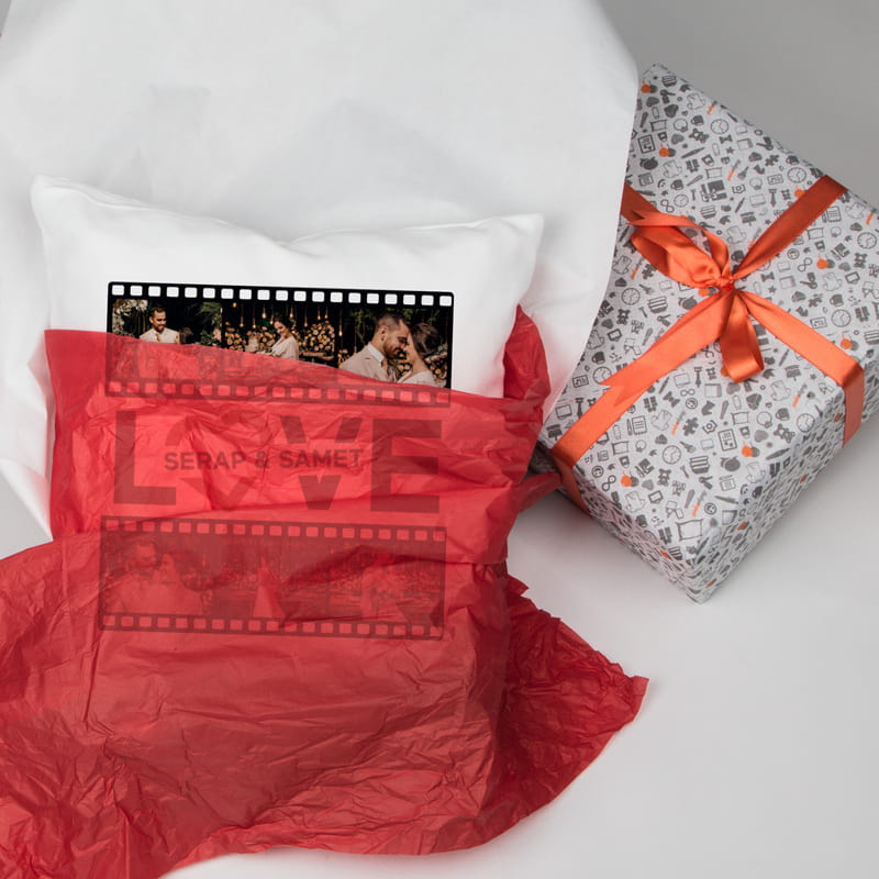 Film Şeridi Tasarımlı Sevgiliye Hediye İsim Yazılı Kırlent Yastık