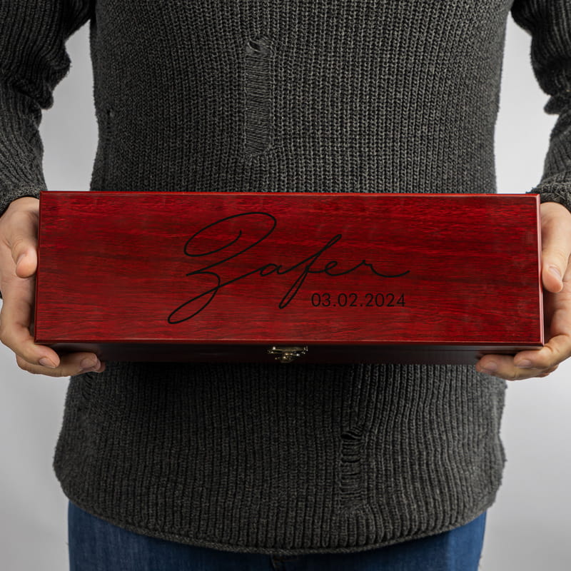 İmza Tasarımlı Arkadaşa Hediye Şarap Kutusu ve Aksesuar Seti