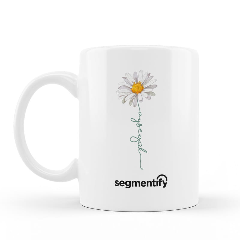 Kadınlar Gününe Özel Çiçek Tasarımlı Kişiye Özel Hediye Kutusu