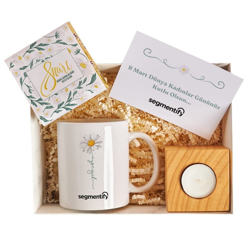 Kadınlar Gününe Özel Çiçek Tasarımlı Kişiye Özel Hediye Kutusu