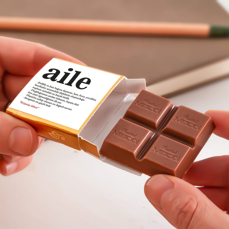 Kişiye Özel Aile Kelime Anlamlı Çikolata Hediye Kutusu