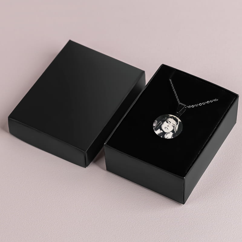 Kişiye Özel Fotoğraf İşlemeli Siyah Kolye - Sevgiliye Hediye Resimli Kolye
