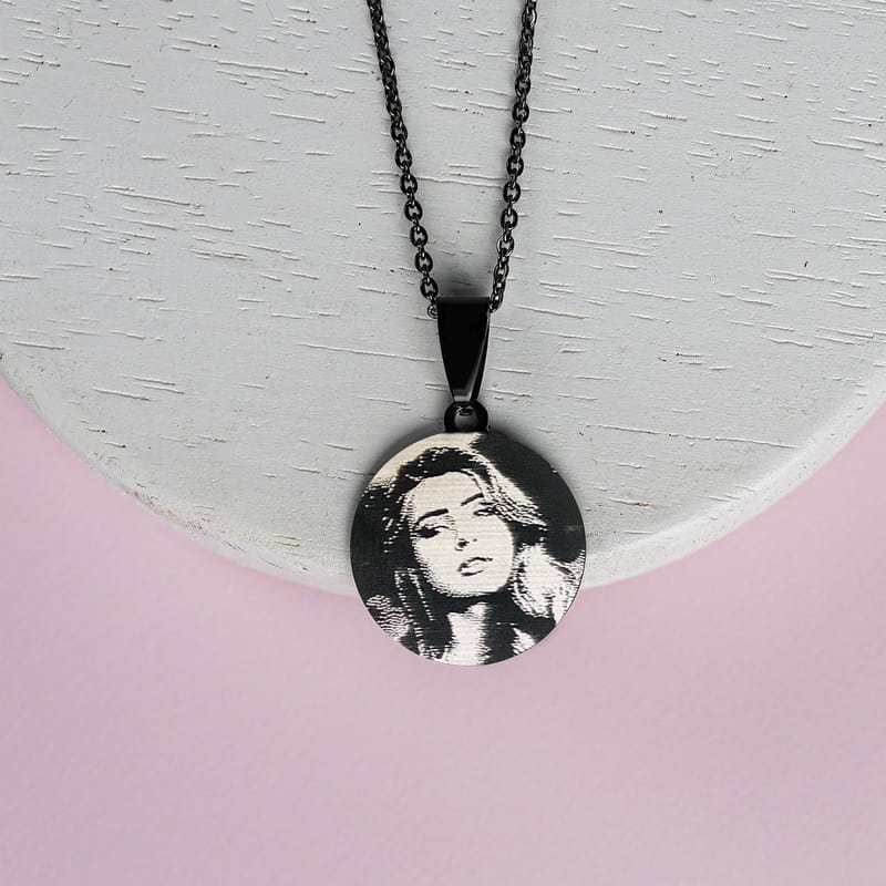 Kişiye Özel Fotoğraf İşlemeli Siyah Kolye - Sevgiliye Hediye Resimli Kolye