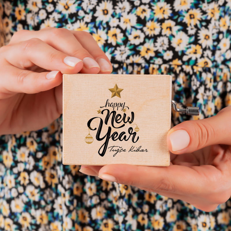 Kişiye Özel Happy New Year Tasarımlı Ahşap Müzik Kutusu