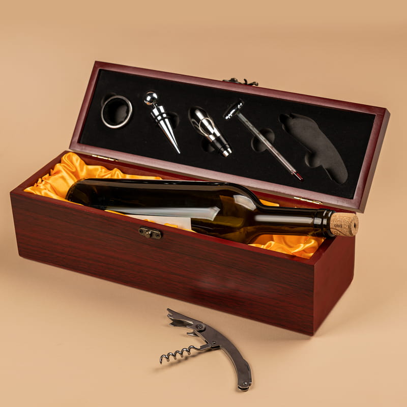 Kişiye Özel Hediye Ahşap Şarap Kutusu ve Aksesuar Seti
