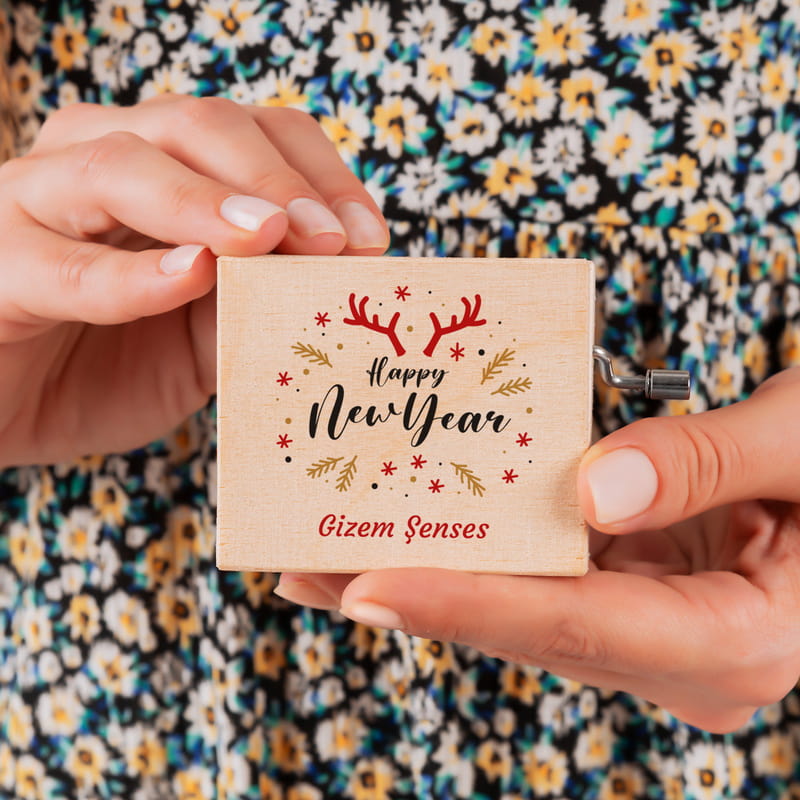 Kişiye Özel Yeni Yıl Tasarımlı Ahşap Müzik Kutusu