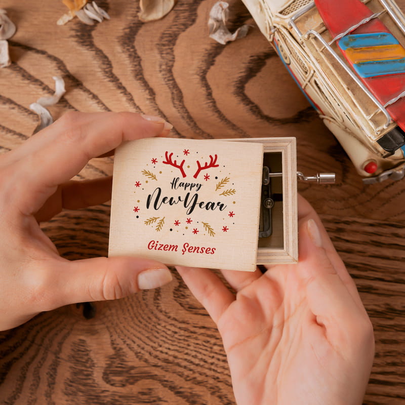 Kişiye Özel Yeni Yıl Tasarımlı Ahşap Müzik Kutusu