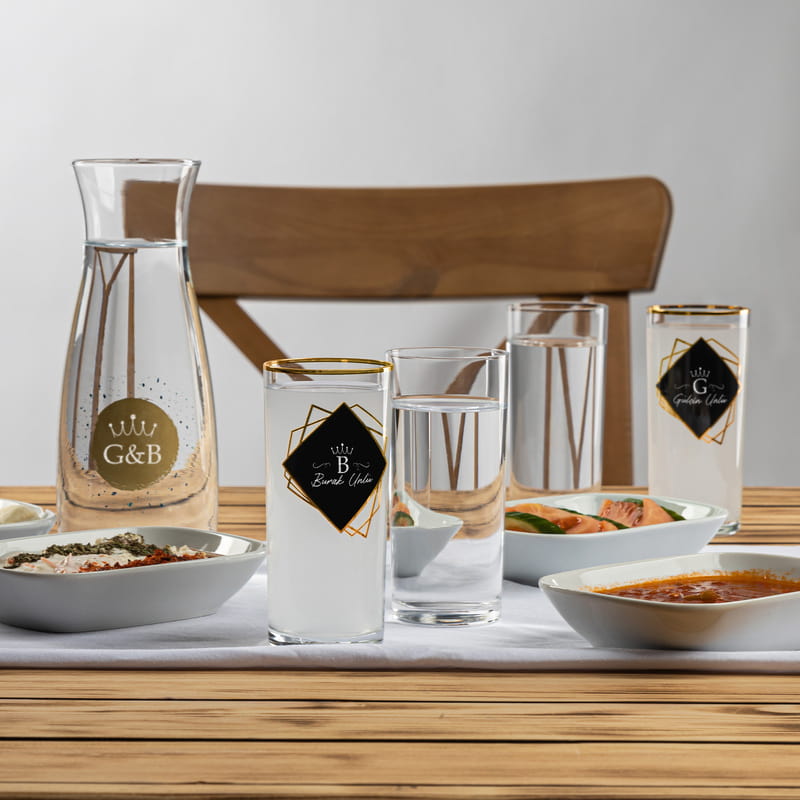 Sevgiliye Hediye Kişiye Özel Altın Varaklı 4 Kadeh ve Rakı Karaf Seti