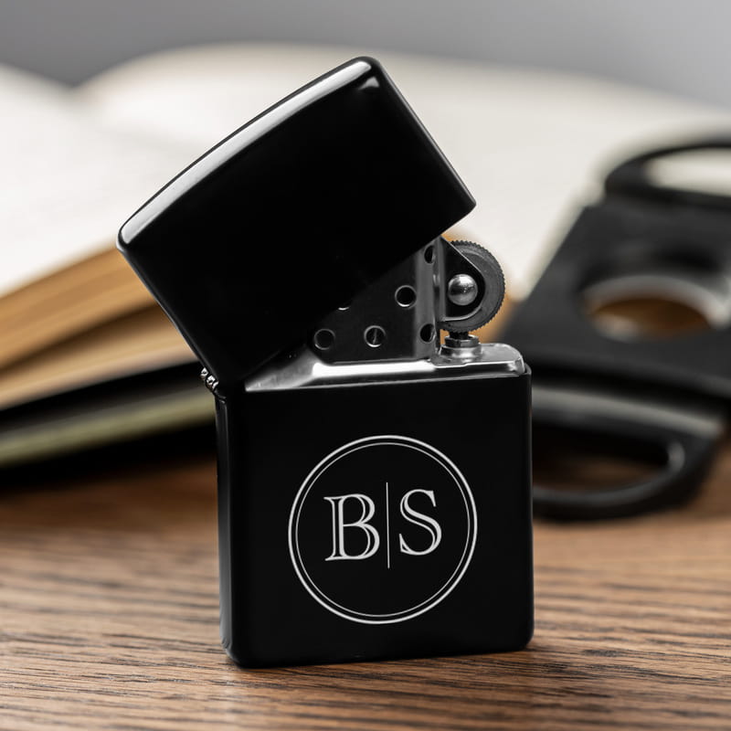 Sevgiliye Hediye Monogram Tasarımlı Benzinli Metal Çakmak Seti