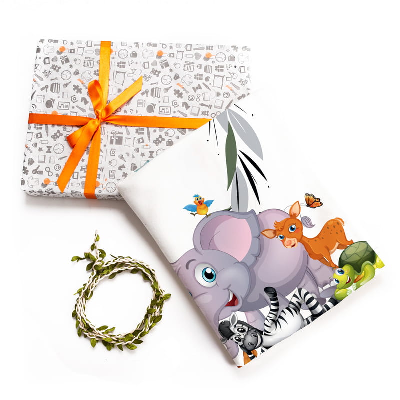 Sevimli Hayvanlar Tasarımlı İsim Yazılı Aylık Doğum Hediyesi Fotoğraf Çekim Battaniyesi