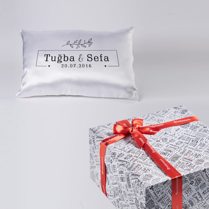 Yıl Dönümü Hediyesi İsim Yazılı Saten Yastık