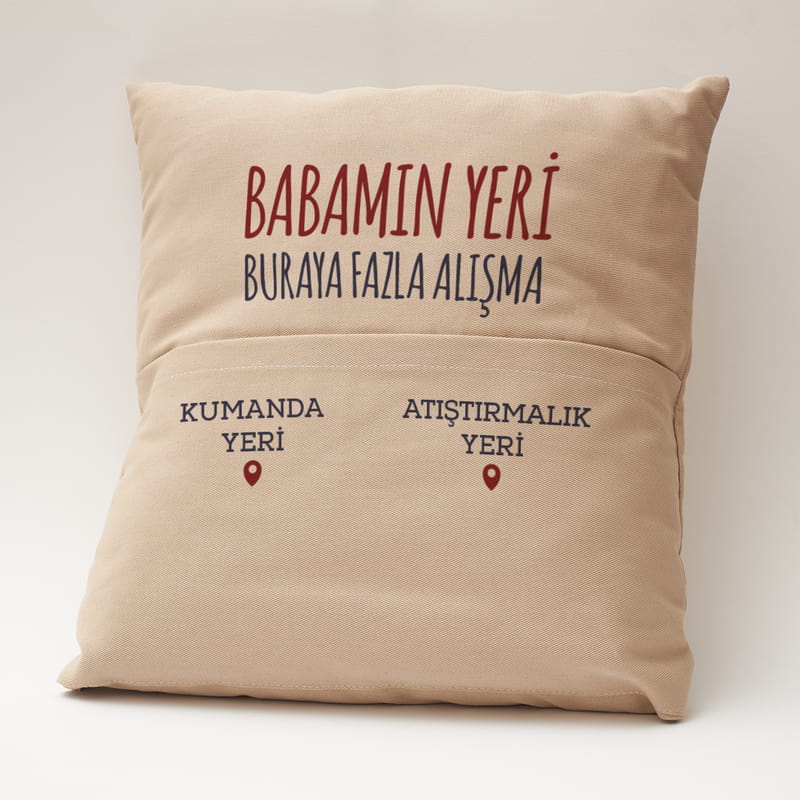 Babamın Yeri Tasarımlı Atıştırmalık ve Kumanda Cepli Kişiye Özel Yastık