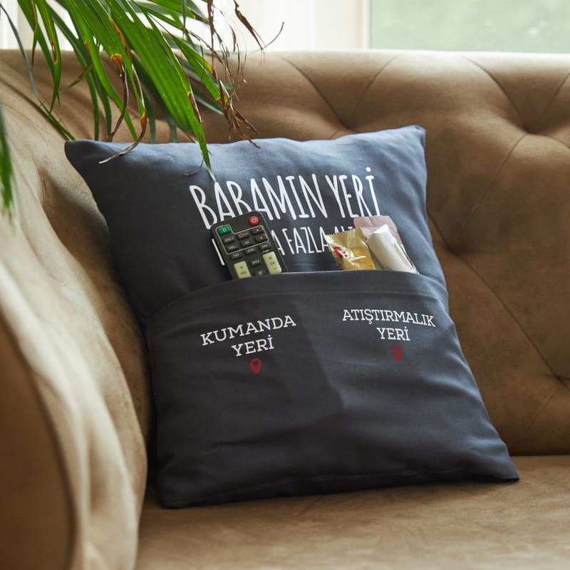 Babamın Yeri Tasarımlı Atıştırmalık ve Kumanda Cepli Kişiye Özel Yastık