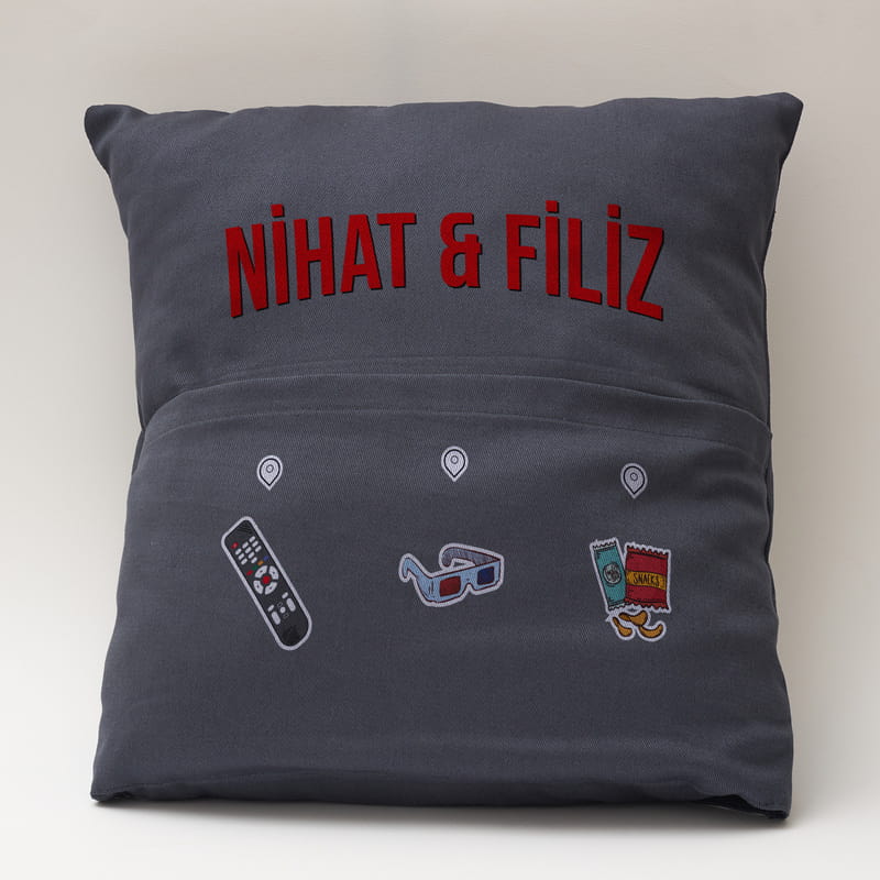 Çiftlere Özel İsim Baskılı Cepli Kırlent Film Yastığı
