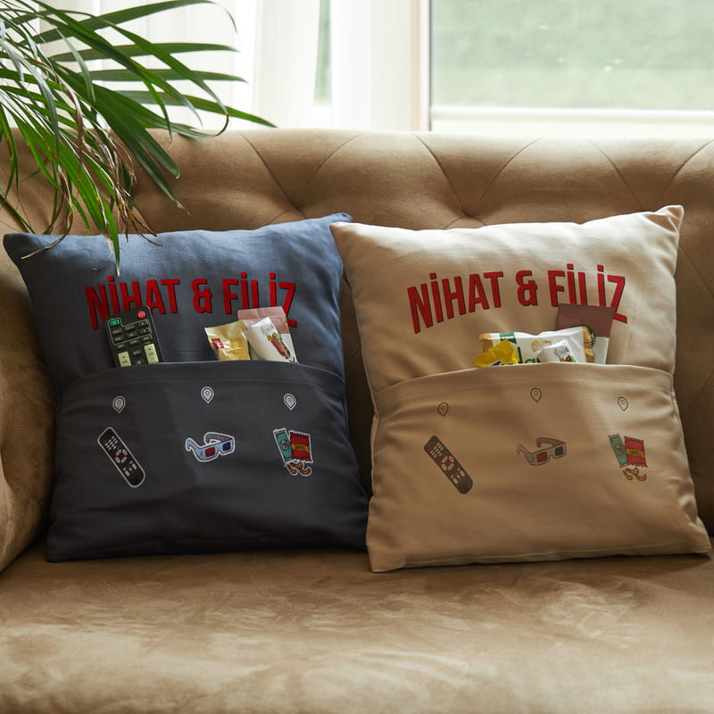 Çiftlere Özel İsim Baskılı Cepli Kırlent Film Yastığı