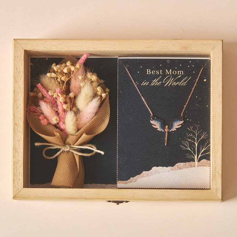 Dünyanın En İyi Annesine Melek Kolye ve Çiçek Buketli Hediye Kutusu