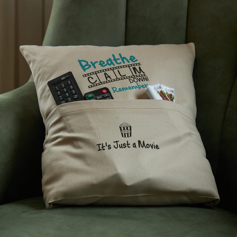 Film Severlere Özel Tasarımlı Cepli Kırlent Yastık