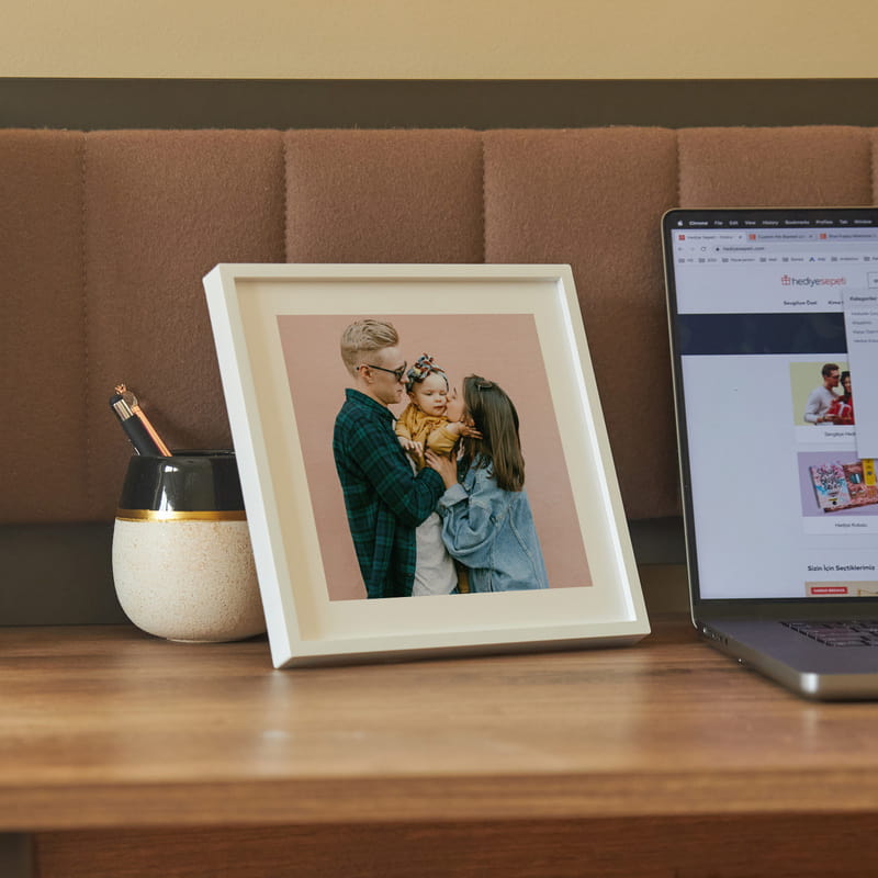 Fotoğraf Baskılı Yapışkan Beyaz Çerçeve