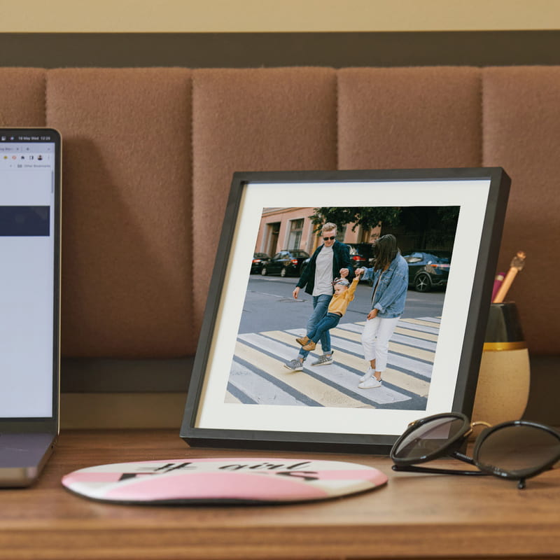Fotoğrafınıza Özel Yıldönümü Hediyesi Siyah Yapışan Duvar Çerçevesi