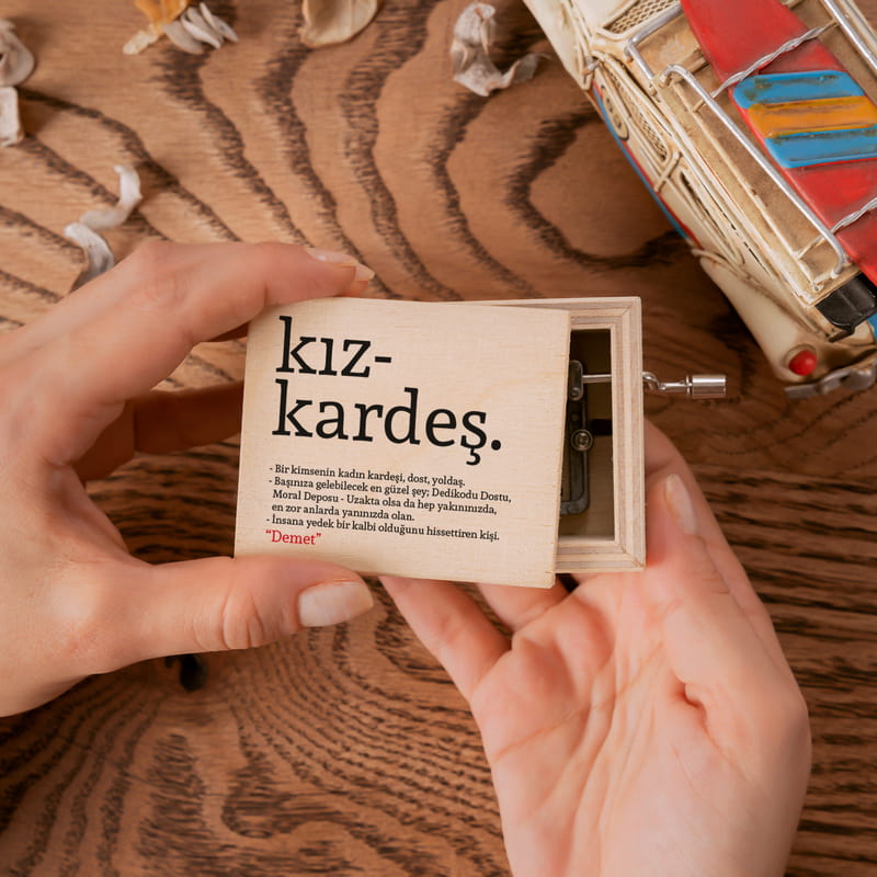 Kız Kardeş Anlamlı Kişiye Özel Ahşap Müzik Kutusu