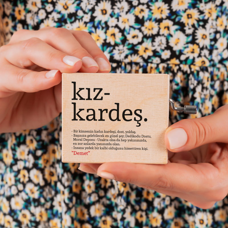 Kız Kardeş Anlamlı Kişiye Özel Ahşap Müzik Kutusu