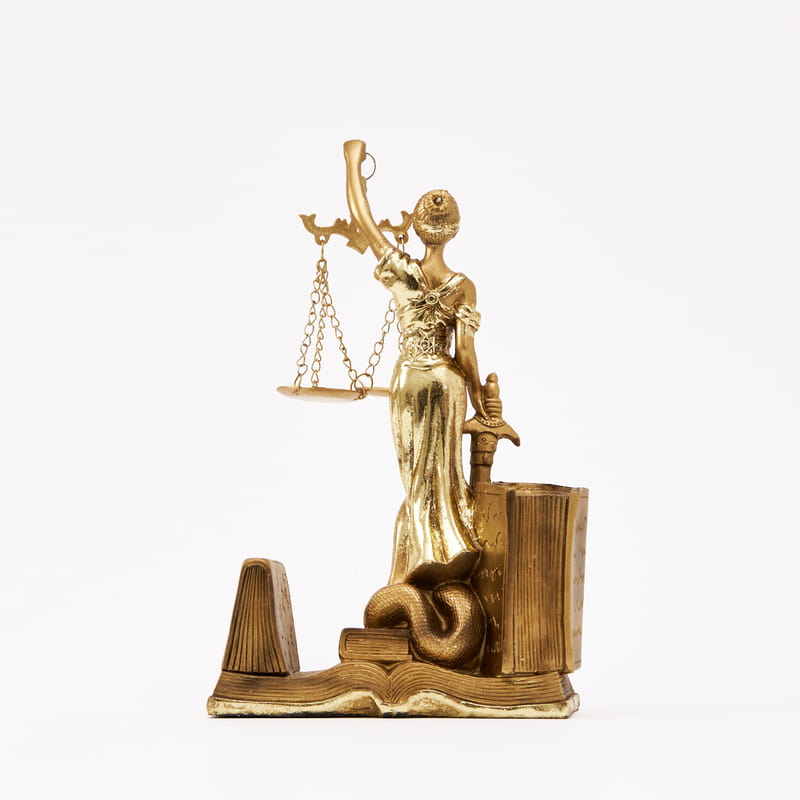 Masaüstü Kartlık Kalemlik Bölmeli Adalet Terazisi Heykeli 21 cm